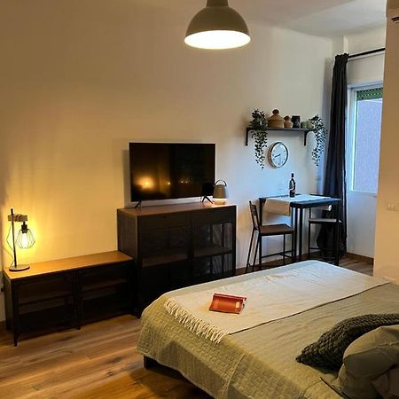 Stylish Apartment 3 Km Away From Duomo - Netflix, Wi-Fi, All Comforts Included มิลาน ภายนอก รูปภาพ