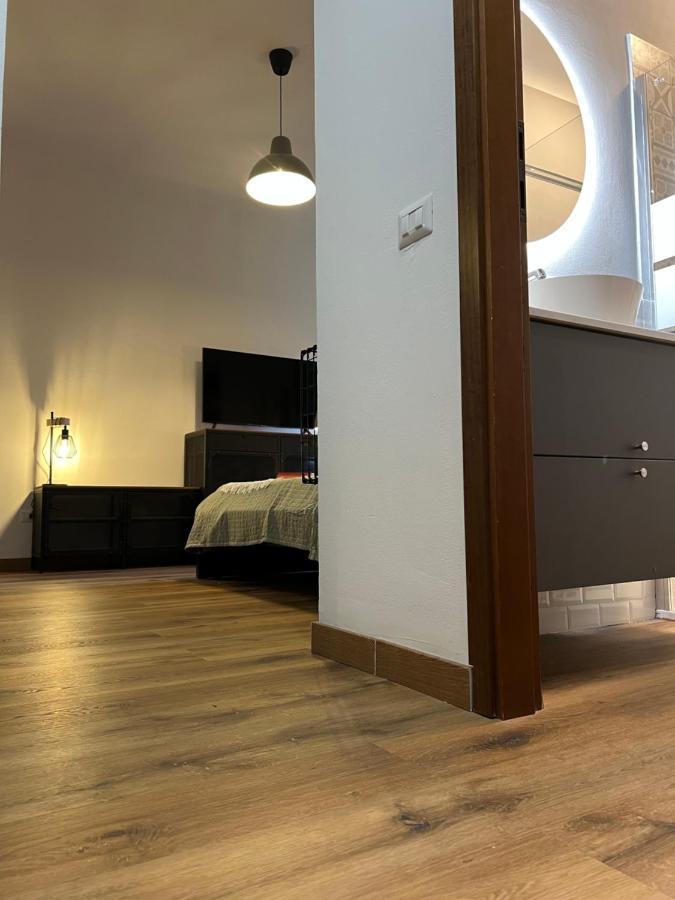 Stylish Apartment 3 Km Away From Duomo - Netflix, Wi-Fi, All Comforts Included มิลาน ภายนอก รูปภาพ