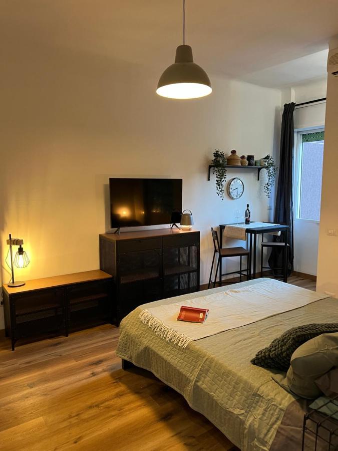 Stylish Apartment 3 Km Away From Duomo - Netflix, Wi-Fi, All Comforts Included มิลาน ภายนอก รูปภาพ