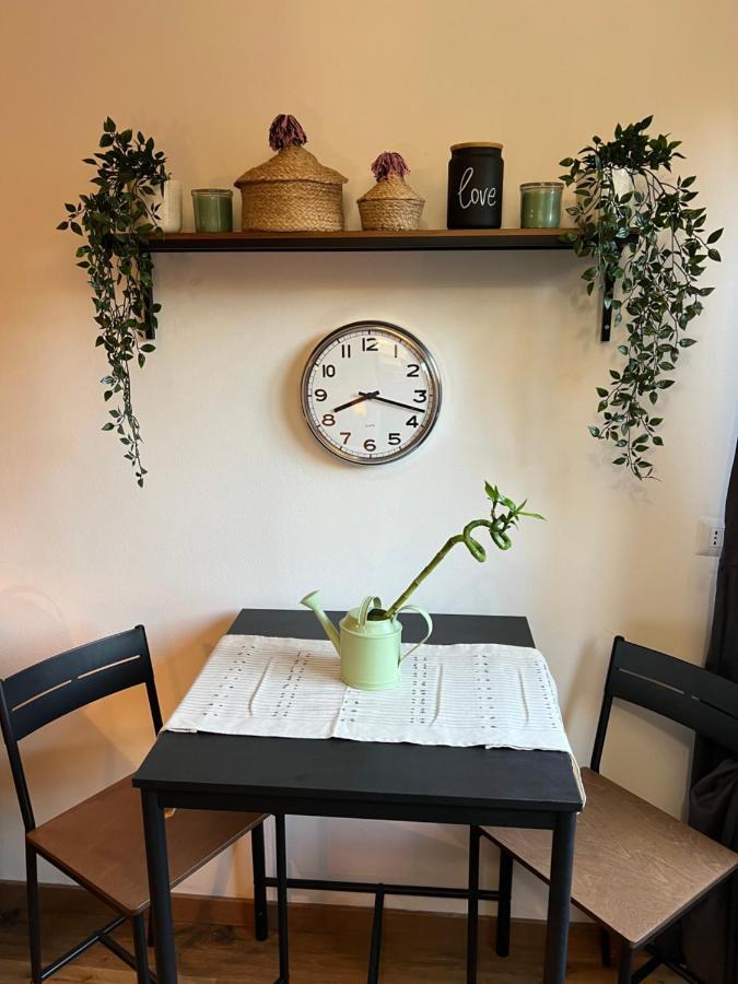 Stylish Apartment 3 Km Away From Duomo - Netflix, Wi-Fi, All Comforts Included มิลาน ภายนอก รูปภาพ