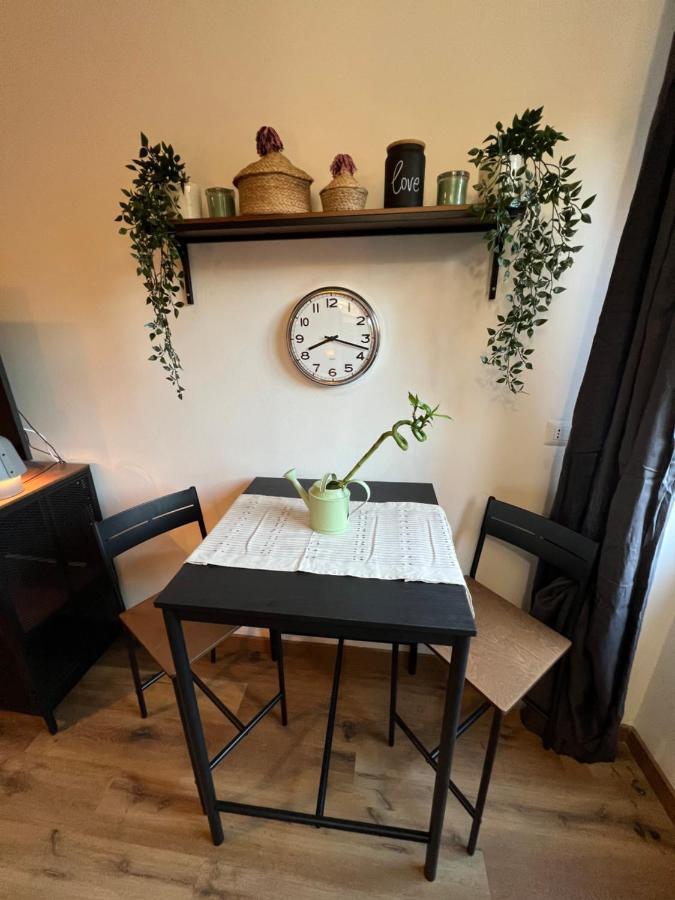 Stylish Apartment 3 Km Away From Duomo - Netflix, Wi-Fi, All Comforts Included มิลาน ภายนอก รูปภาพ
