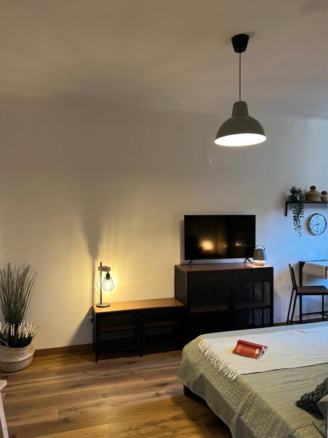 Stylish Apartment 3 Km Away From Duomo - Netflix, Wi-Fi, All Comforts Included มิลาน ภายนอก รูปภาพ