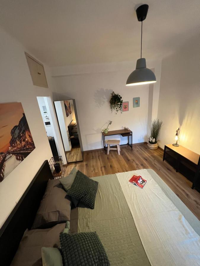 Stylish Apartment 3 Km Away From Duomo - Netflix, Wi-Fi, All Comforts Included มิลาน ภายนอก รูปภาพ