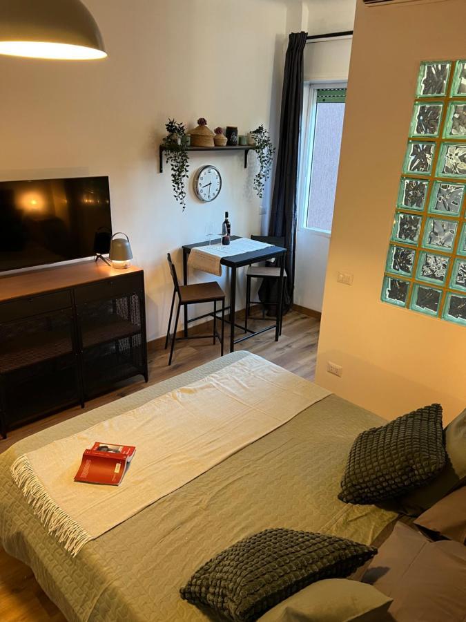 Stylish Apartment 3 Km Away From Duomo - Netflix, Wi-Fi, All Comforts Included มิลาน ภายนอก รูปภาพ