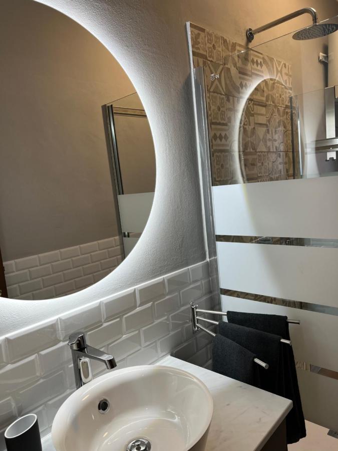 Stylish Apartment 3 Km Away From Duomo - Netflix, Wi-Fi, All Comforts Included มิลาน ภายนอก รูปภาพ